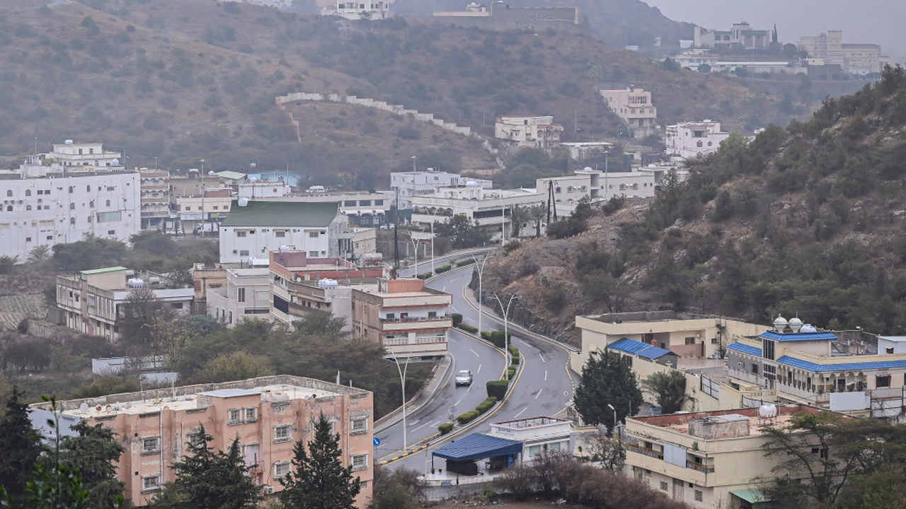 تقلبات جوية.. خريطة تساقط الأمطار ومناطق نشاط الرياح المثيرة للأتربة بالرياض